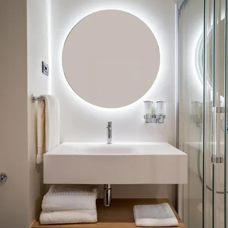 Hotel Hampton By Hilton Locarno 4*