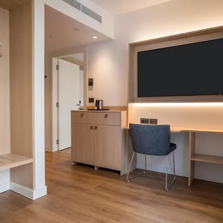 Hotel Hampton By Hilton Locarno 4*