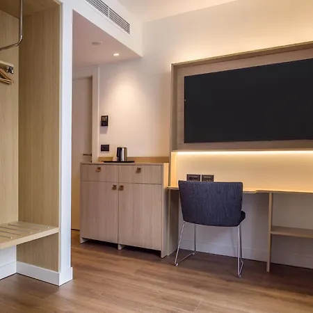 Hotel Hampton By Hilton Locarno 4*