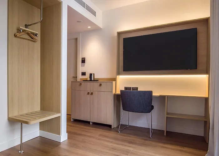 Hotel Hampton By Hilton Locarno 4*