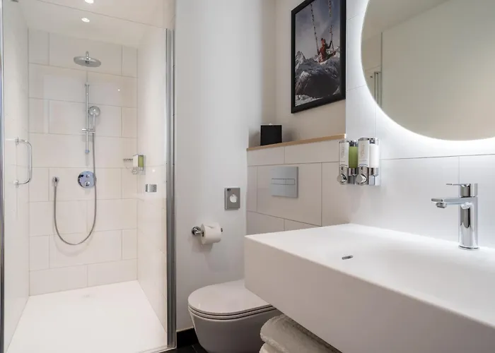 Hampton By Hilton Locarno فندق